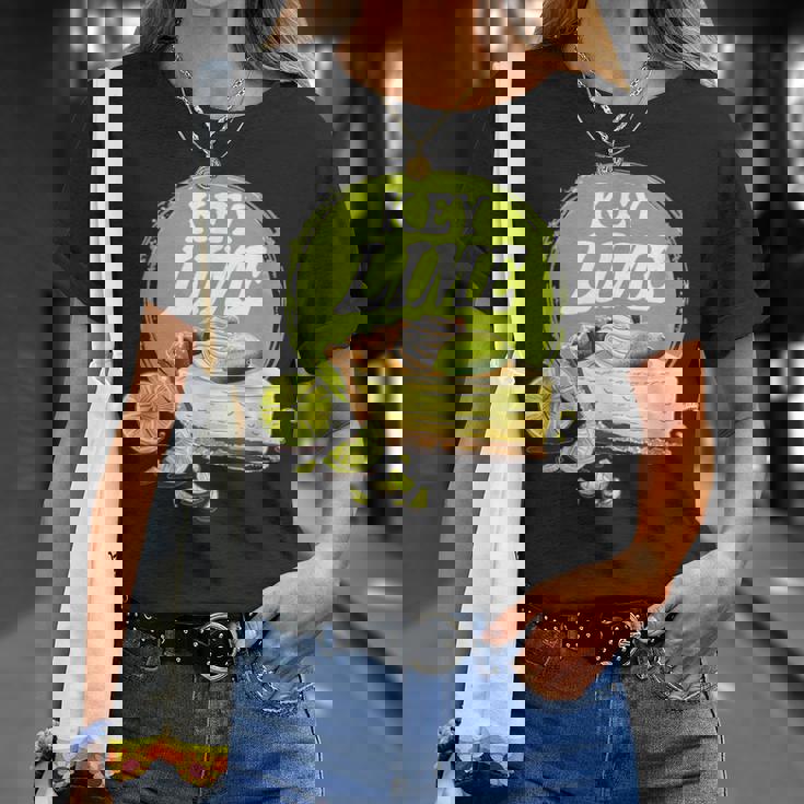 クラシックなデザート愛好家のための素晴らしいキーライムパイ。 Tシャツ 彼女への贈り物