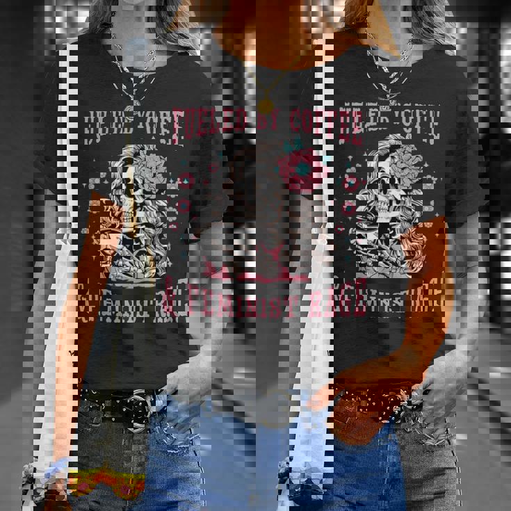 コーヒーフェミニストの怒りに支えられたスケルトンフェミニスト フェミニズム Tシャツ 彼女への贈り物