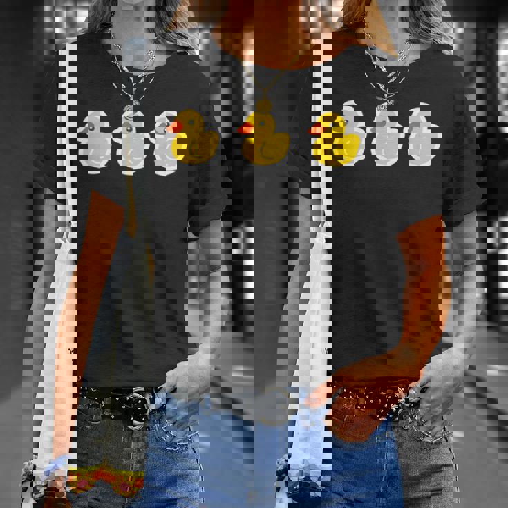 ゴムアヒル（3 スリー）黄色いアヒル お風呂のおもちゃ ラバーダック【ポップ イラスト】ゆるかわいい キャラクター Tシャツ 彼女への贈り物