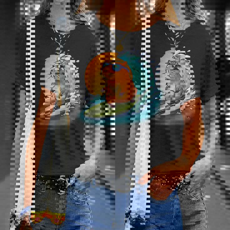 サングラスでサーフィンカピバラ Tシャツ 彼女への贈り物