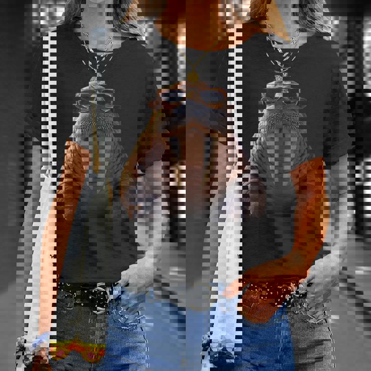 サングラスの牙を持つセイウチ アザラシ セイウチ Tシャツ 彼女への贈り物