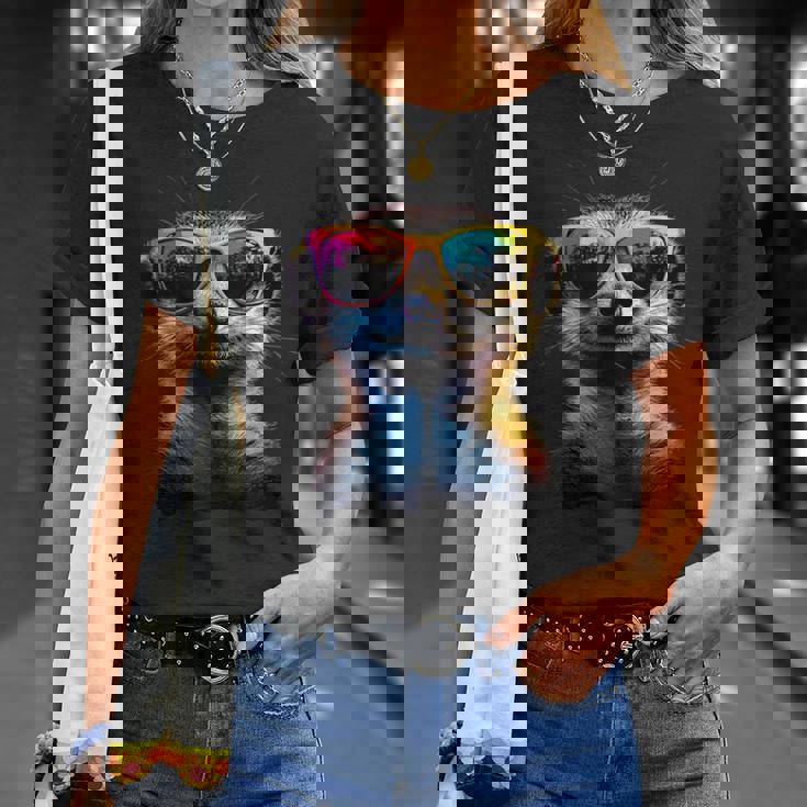 サングラスをかけたミーアキャット カラフルかわいいミーアキャット Tシャツ 彼女への贈り物