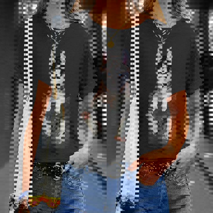 シベリアンハスキー ポケットの子犬 Tシャツ 彼女への贈り物