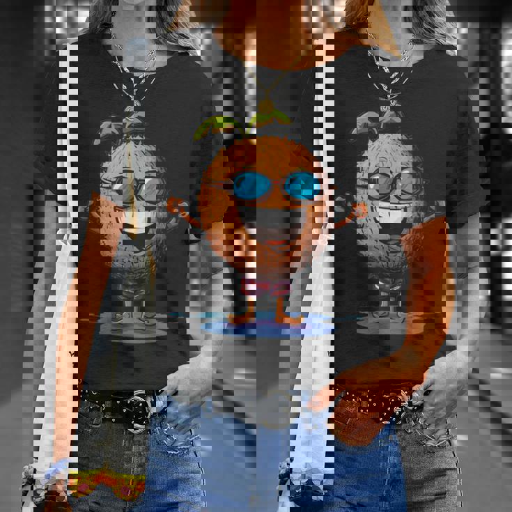 スイミングトランクとサングラスが付いた面白いココナッツ。 Tシャツ 彼女への贈り物