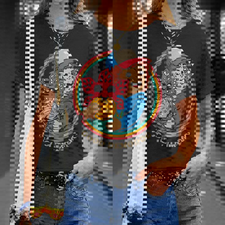 ストレンジャー・シングス ダスティン デモドグ ミーム 好奇心 コンパニオン 84 Tシャツ 彼女への贈り物