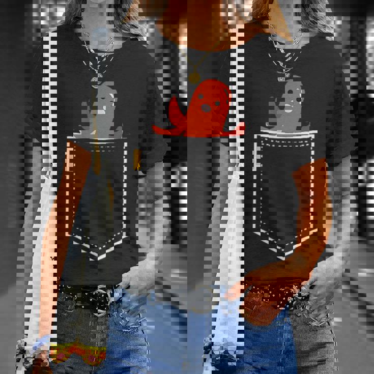 タコさんウインナー たこさん ウインナー 食べ物 イラスト ワンポイント ポケット デザイン かわいい おもしろ Tシャツ 彼女への贈り物