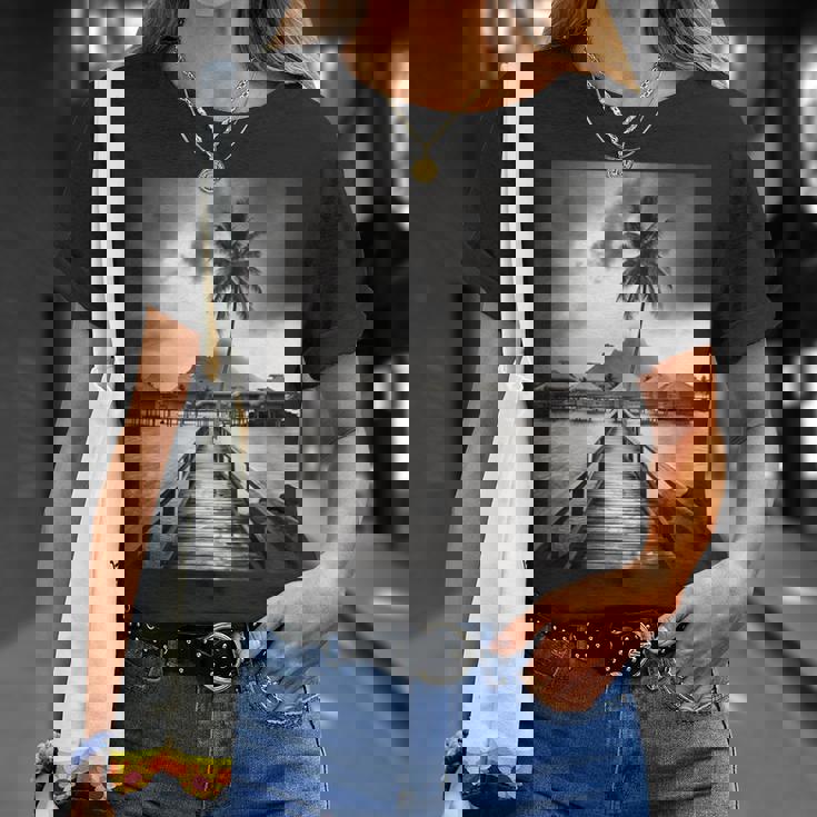 タヒチ州の熱帯小屋のモノクロ写真 Tシャツ 彼女への贈り物