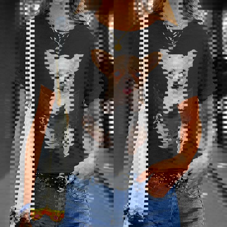 チワワ犬愛好家のためのポケットに入った面白いチワワ犬。 Tシャツ 彼女への贈り物