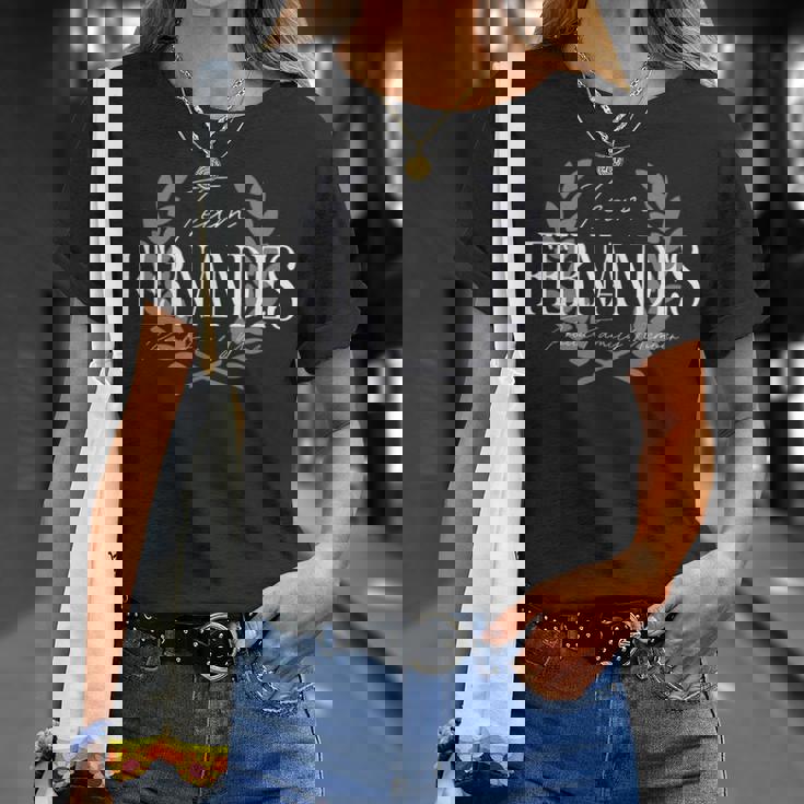 チーム・フェルナンデス・プラウド・ファミリー・メンバー Tシャツ 彼女への贈り物