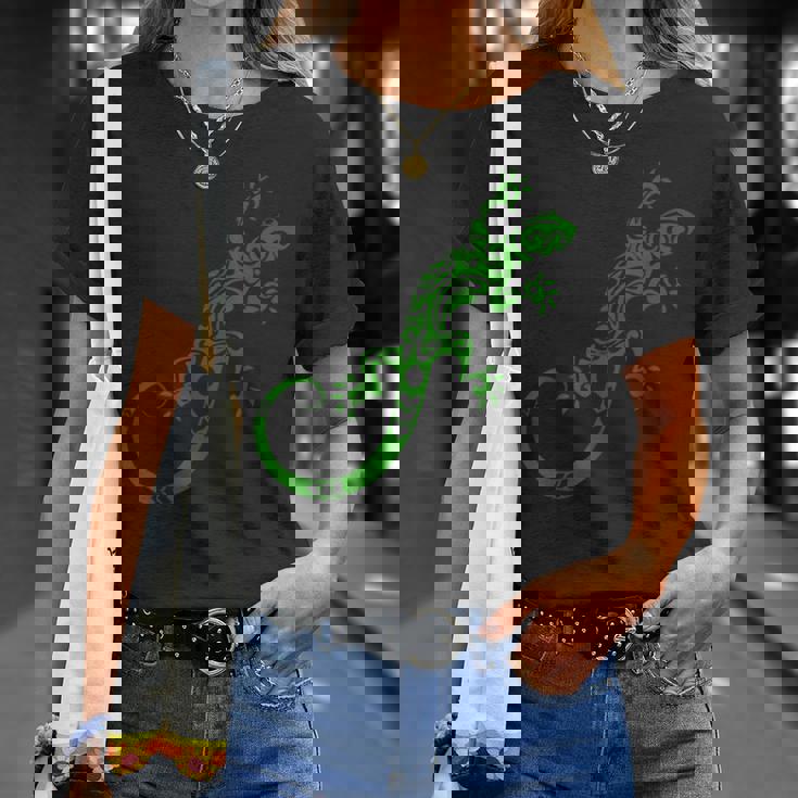 トカゲ グリーン トライバル パターン ペット ヤモリ アニマル Tシャツ 彼女への贈り物