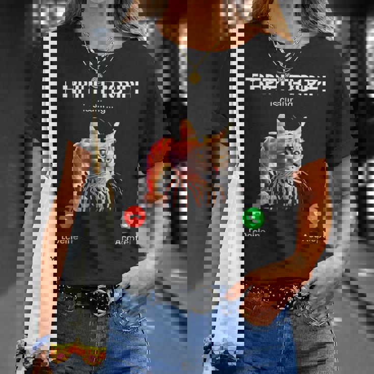 トリッピ・トロッピはブレインロット・イタリアン・ブレインロット・ミームを呼んでいる。 Tシャツ 彼女への贈り物