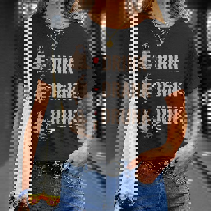 ドリンク 飲酒 パグ 飲酒 ワイン ミーム 面白い Tシャツ 彼女への贈り物