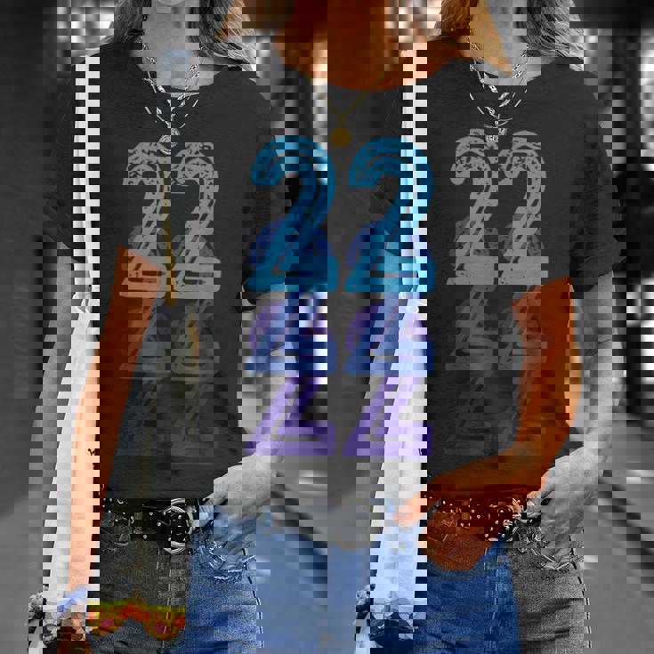 ナンバー22 ブルー ベスト クラシック カレッジスタイル 誕生日 面白い Tシャツ 彼女への贈り物