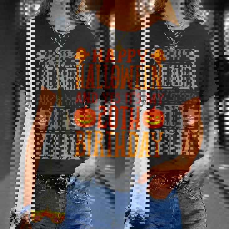 ハッピーハロウィンそしてはい、私の20歳の誕生日です Tシャツ 彼女への贈り物