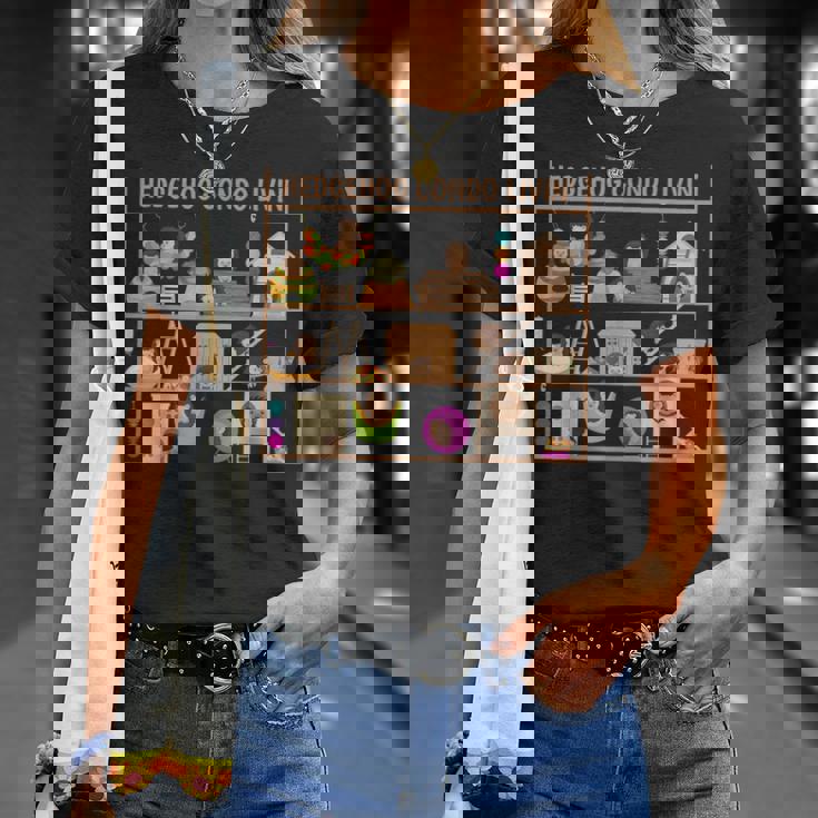 ハリネズミのコンドミニアムの生活のおもちゃ ヘイベッドの隠れ家の家 Tシャツ 彼女への贈り物