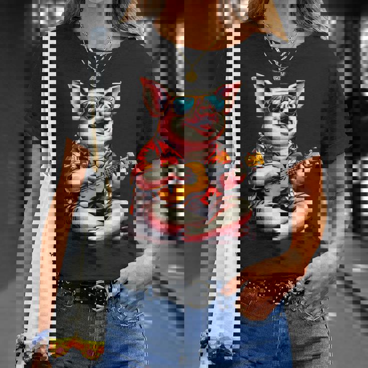 ハワイアンシャツを着たブタ、ウクレレ遊び。 Tシャツ 彼女への贈り物