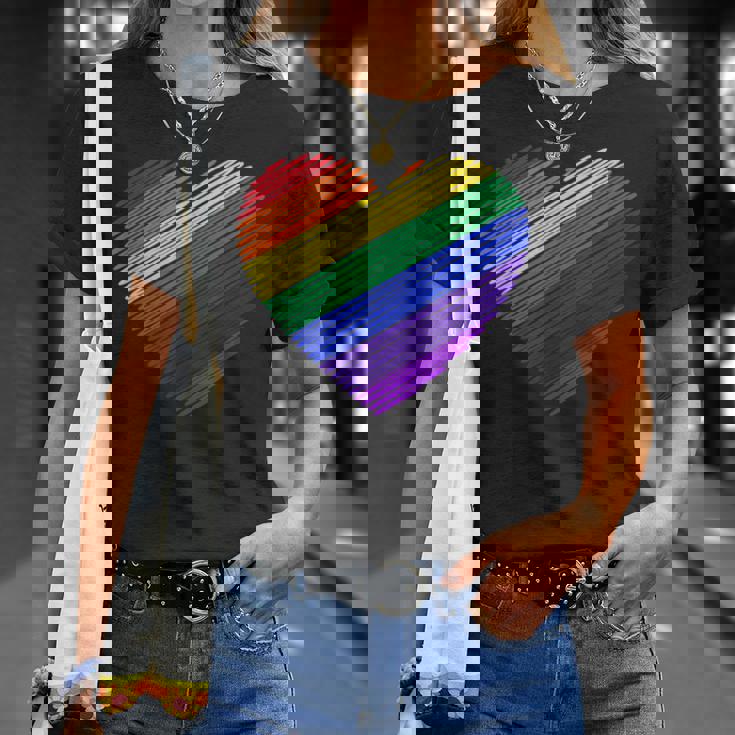 ハート・イン・ザ・カラーズ・オブ・ザ・レインボー Tシャツ 彼女への贈り物