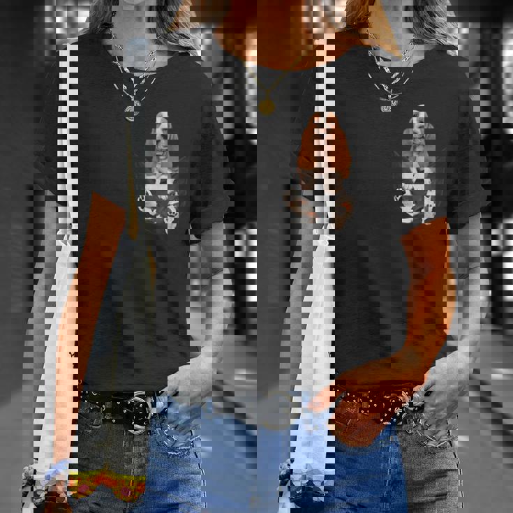 バセットハウンド愛好家のためのファニーバセットハウンド ポケットの中のバセットハウンド Tシャツ 彼女への贈り物