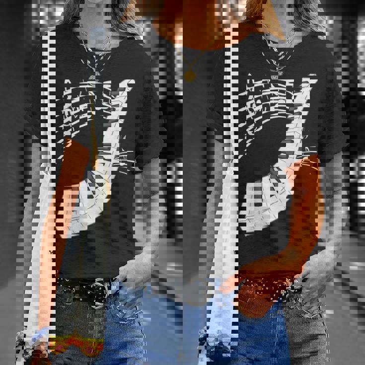 ピアノの鍵盤・音符・楽器ピアノ Tシャツ 彼女への贈り物