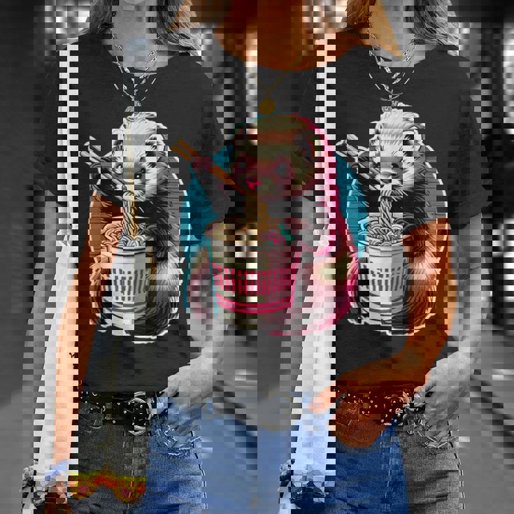 フェレットの飼い主かわいいカワイイアニメフェレットがラーメン丼シャツを食べる Tシャツ 彼女への贈り物