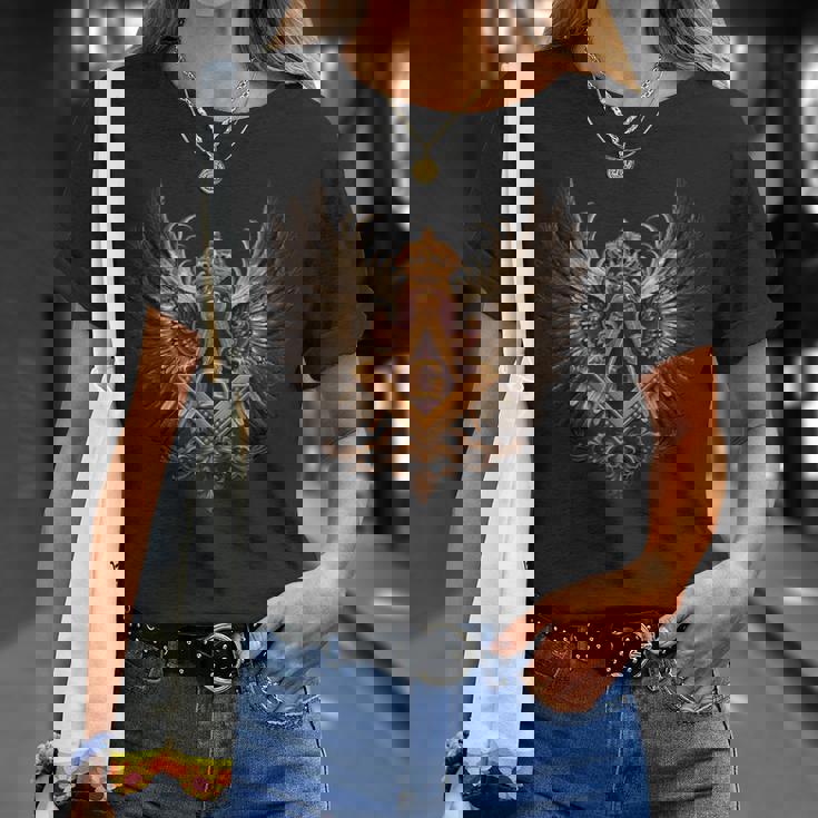 フリーメイソンのシンボル「強大な翼が広がる」、フリーメーソンの強さ。 Tシャツ 彼女への贈り物