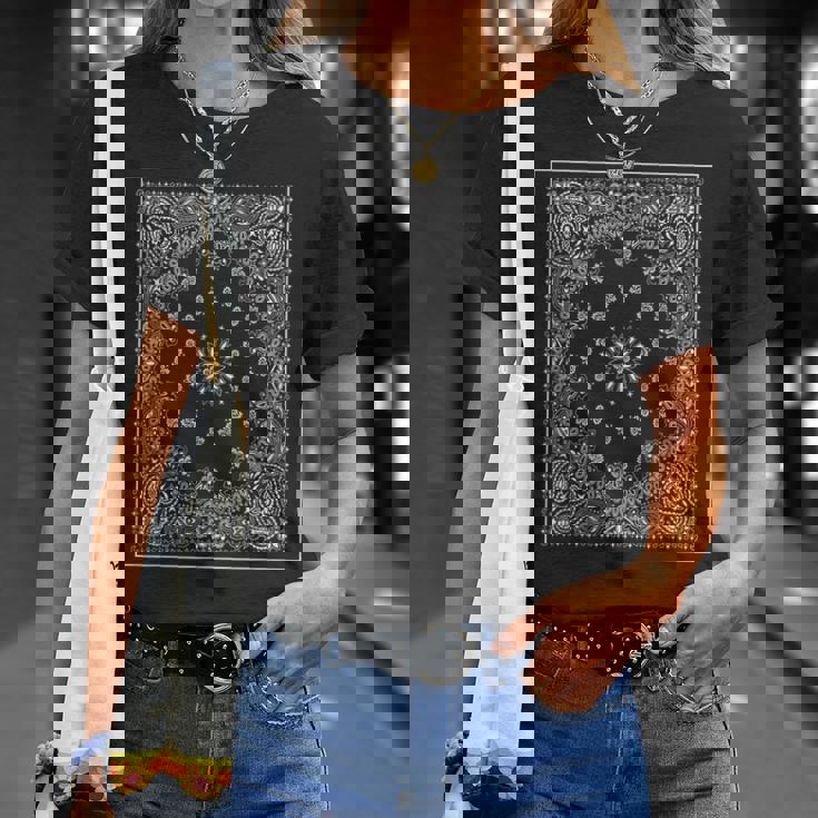 ブルーバンダナプリント ロイヤルネイビーブルー ペイズリー服 Tシャツ 彼女への贈り物