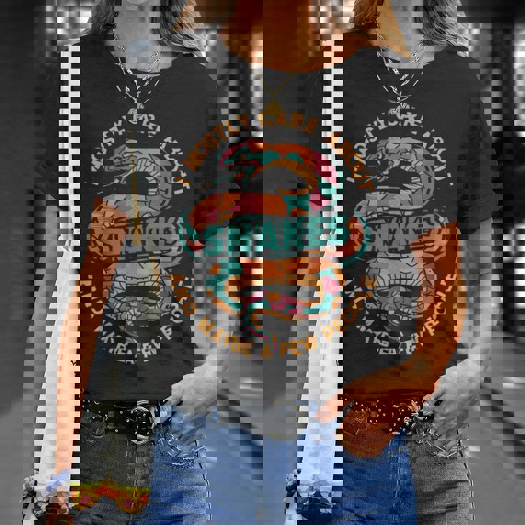 ヘビのお世話 面白い Tシャツ 彼女への贈り物