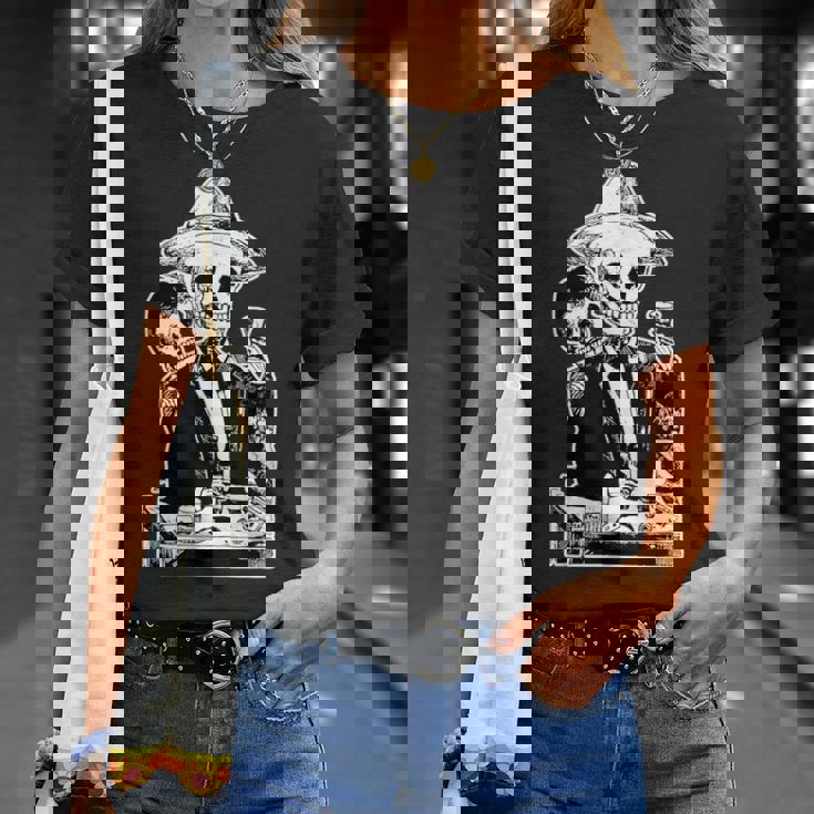 ホセ・グアダルーペ・ポサダ作 アルコール カラベラ 1888 Tシャツ 彼女への贈り物