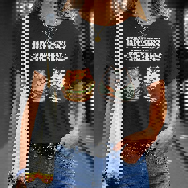 ボンレス犬とボンレス猫 ハンバーガーとおにぎり ダークカラー Tシャツ 彼女への贈り物