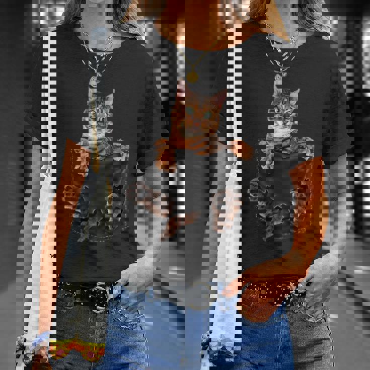 ポケットに入ったベンガルキャット Tシャツ 彼女への贈り物