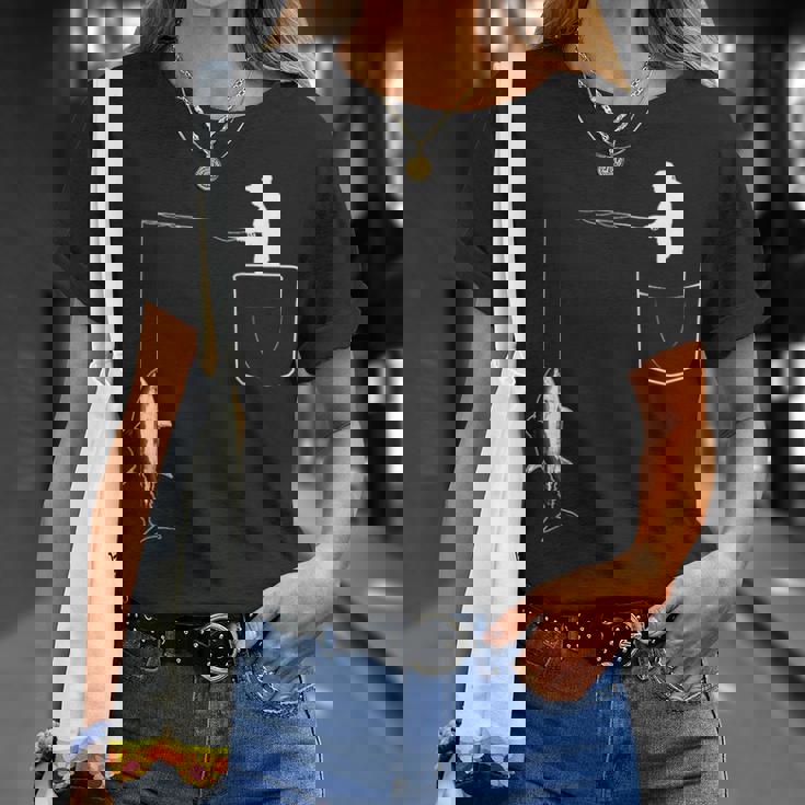 ポケットに入ったマグロ 魚釣り 面白い漁師 Tシャツ 彼女への贈り物