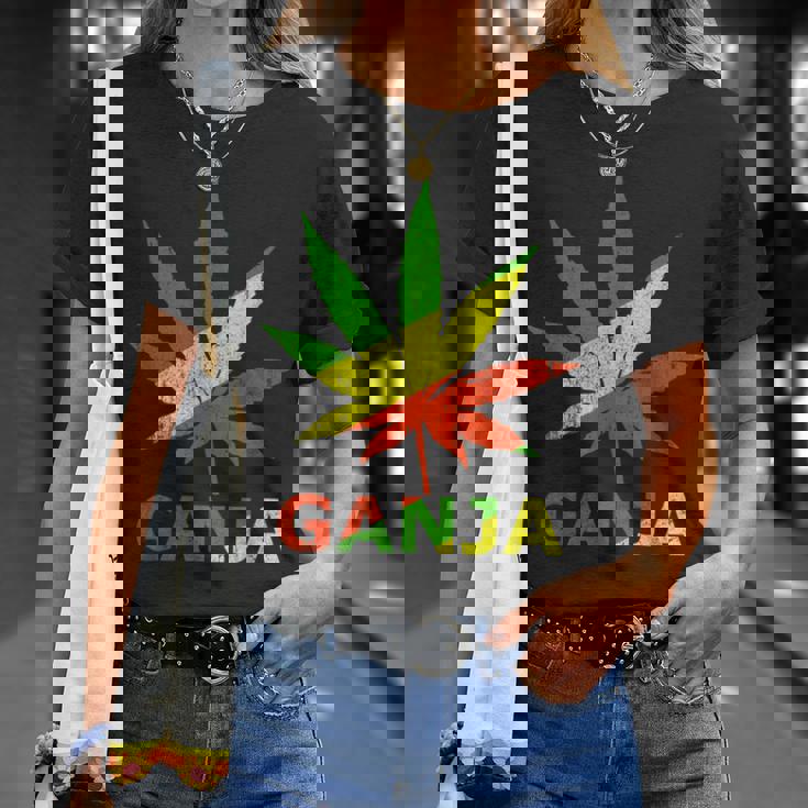 マリファナのガンジャ雑草の葉 ラスタカラー Tシャツ 彼女への贈り物