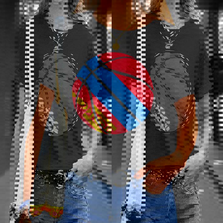 モンゴルの国旗が付いたバスケットボールボール Tシャツ 彼女への贈り物