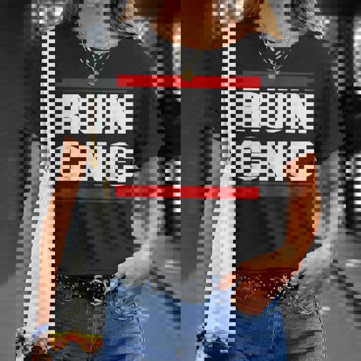 ラン Cnc マシニング メカニック Cnc フライスカッター プログラマー Tシャツ 彼女への贈り物