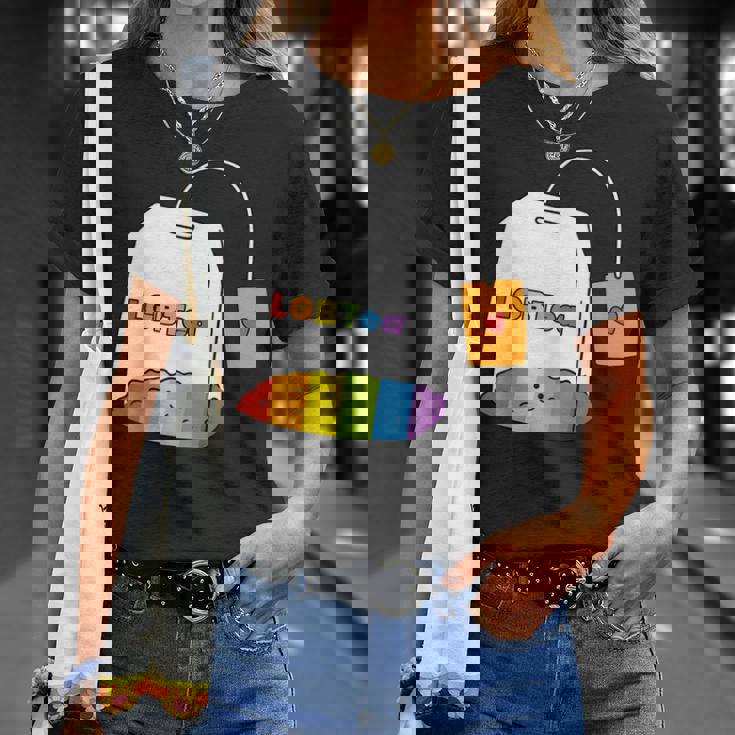 レインボーティーカップ Lgbtea Pride 愛らしいlgbtqプライド月間。 Tシャツ 彼女への贈り物