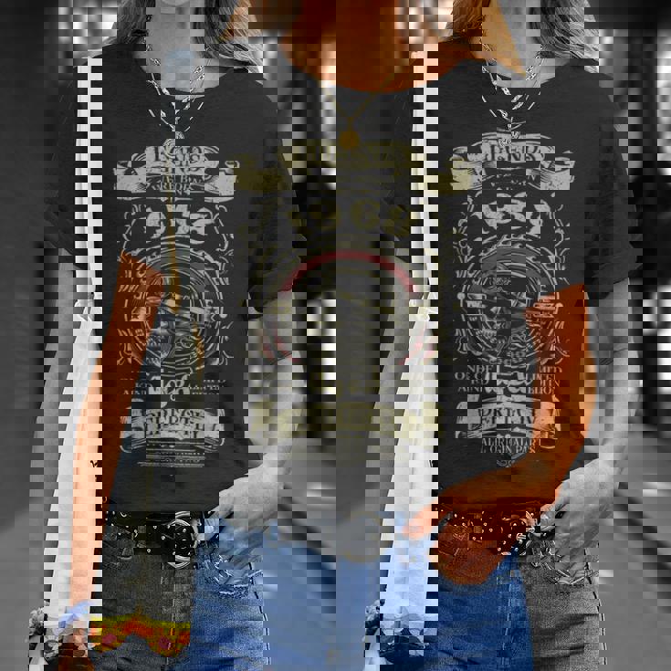 レジェンドは1968年55歳の誕生日のバイカーバイクに生まれました。 Tシャツ 彼女への贈り物