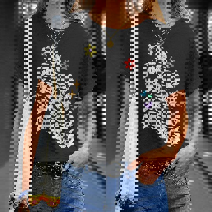 レトロ Groovy Im Lucila Doing Lucila Things 面白い母 Tシャツ 彼女への贈り物