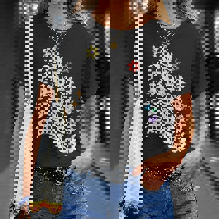 レトロ グルーヴィーなイム リンナ やってる リンナ 物事 面白い 母の日 Tシャツ 彼女への贈り物