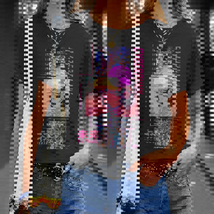 レトロなサイバーパンクヴェイパーウェーブ の 美学を取り入れた日本のサイバーパンクアニメ Tシャツ 彼女への贈り物