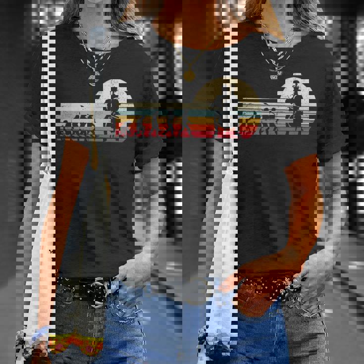 レトロなヴィンテージ チェロラバー 人間の進化 チェロ。 Tシャツ 彼女への贈り物