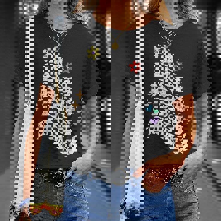 レトログルーヴィーなイム・ルイーズ Doing Luise Things 面白い母の日 Tシャツ 彼女への贈り物