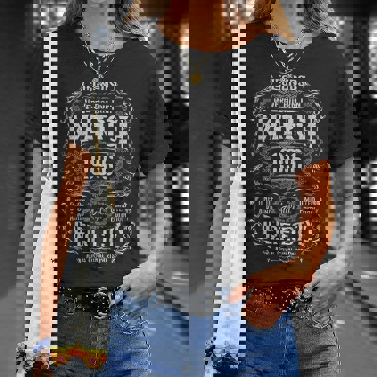 ヴィンテージ29歳の誕生日レジェンドは1996年3月に誕生しました。 Tシャツ 彼女への贈り物