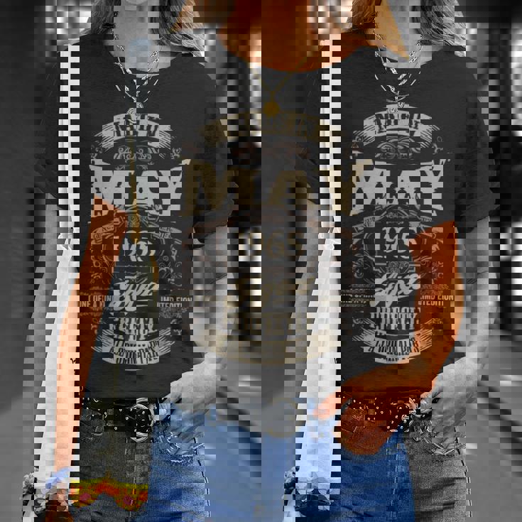 ヴィンテージ還暦祝い 1965年5月生まれ 60歳 Tシャツ 彼女への贈り物