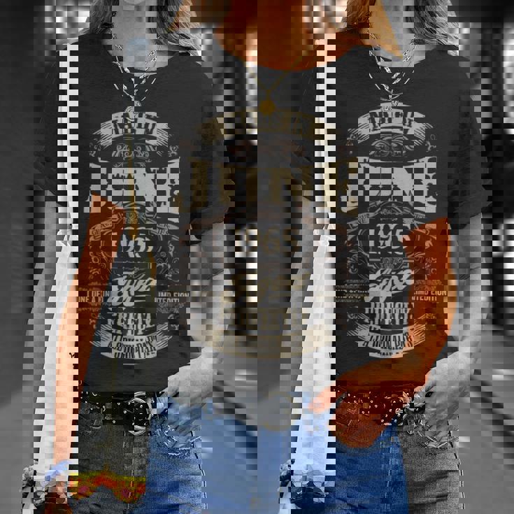 ヴィンテージ還暦祝い 1965年6月生まれ 60歳 Tシャツ 彼女への贈り物