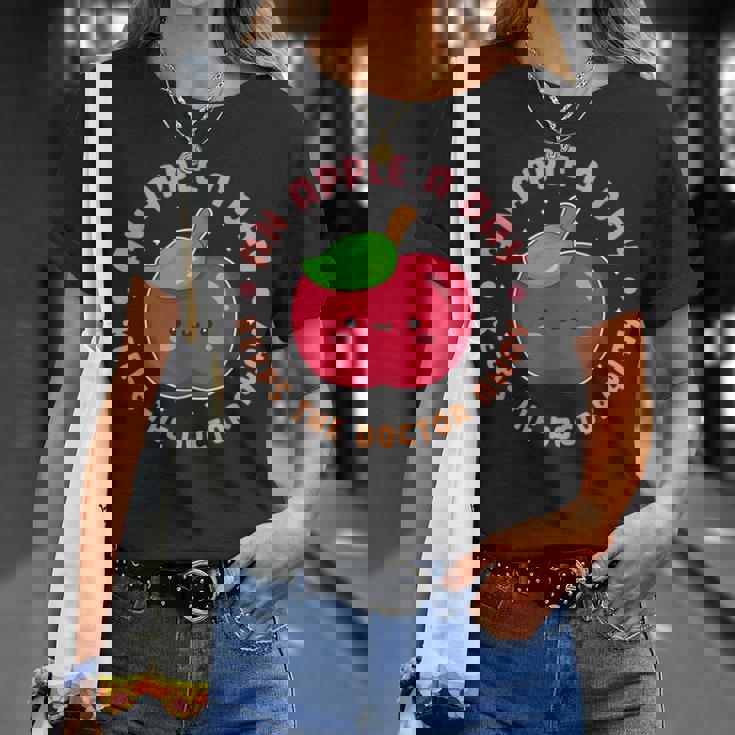 一日のリンゴは医者を遠ざけます Tシャツ 彼女への贈り物