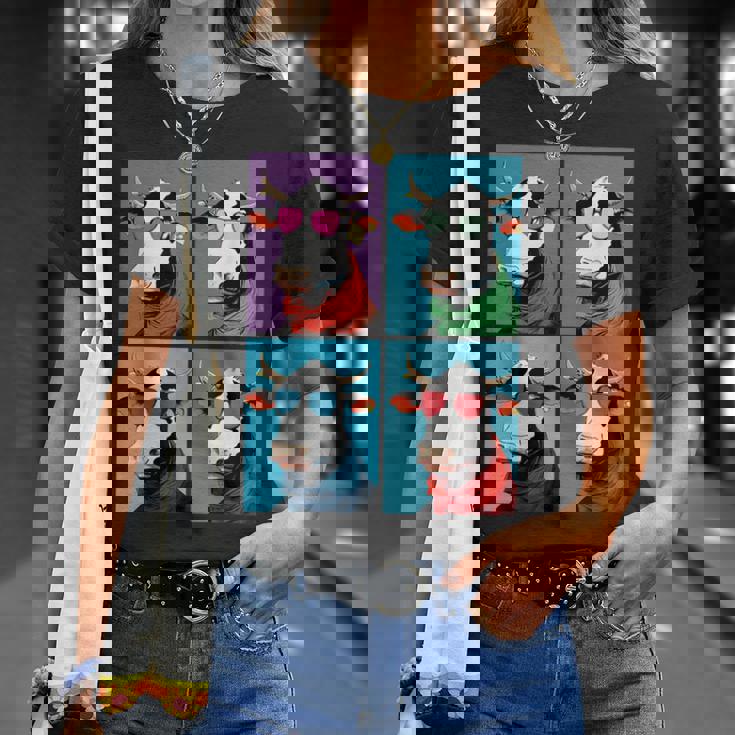 不機嫌そうな牛、エッジの効いた牛のグラフィックデザイン 牛好き向け Tシャツ 彼女への贈り物