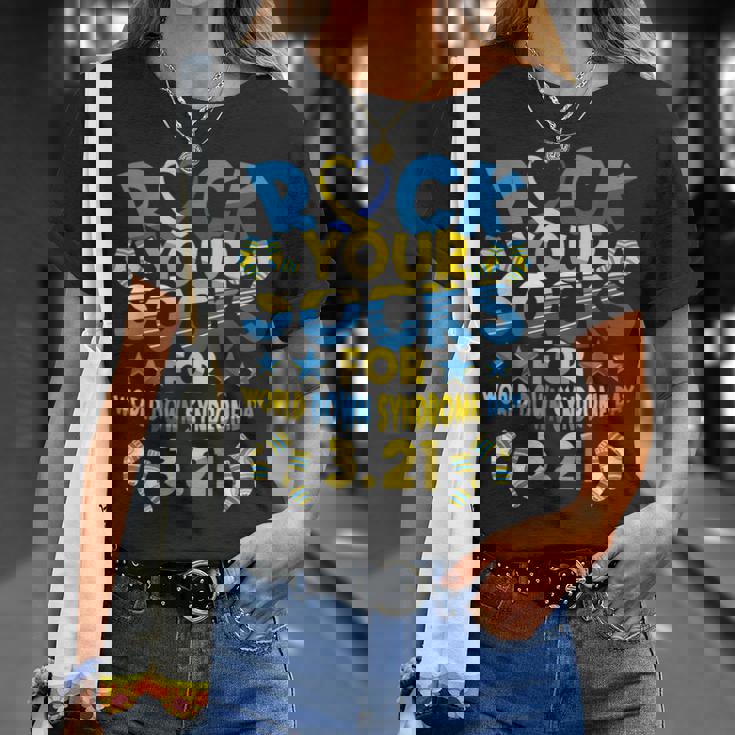 世界ダウン症デー321啓発に向けて、靴を履いて頑張ろう Tシャツ 彼女への贈り物