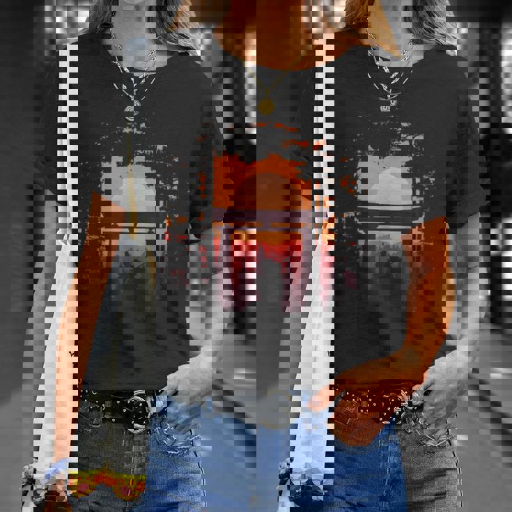 伝統的な日本の侍 日没と鳥居 Tシャツ 彼女への贈り物