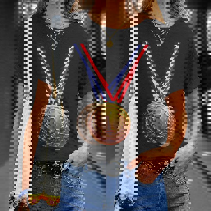 優勝者の学校チームとチャンピオンのための金メダル。 Tシャツ 彼女への贈り物