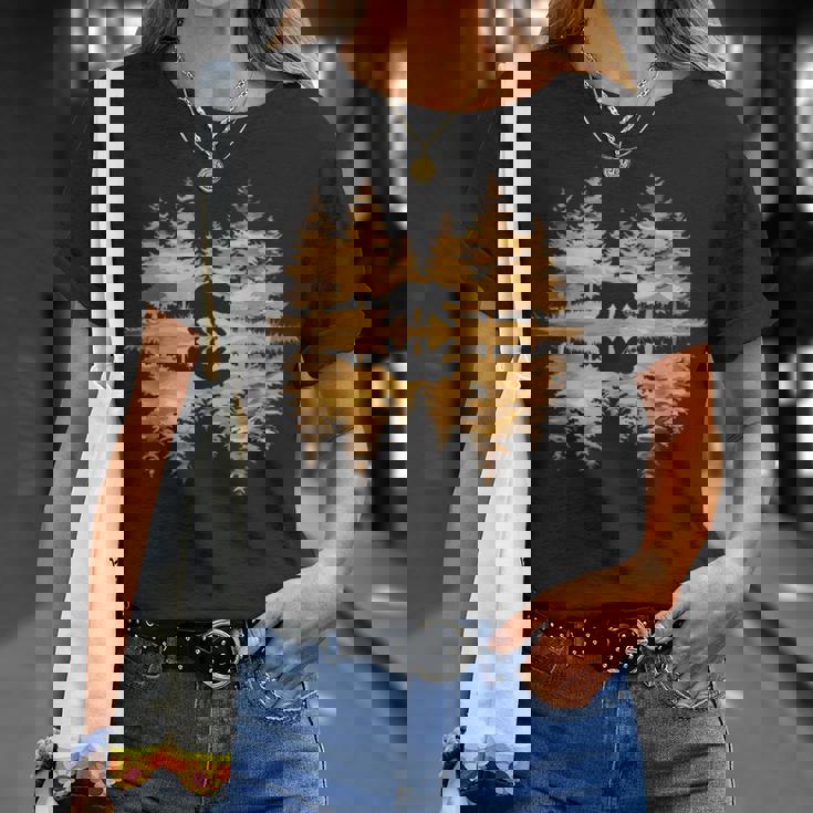 夕暮れのクマと森 自然愛好家 Tシャツ 彼女への贈り物